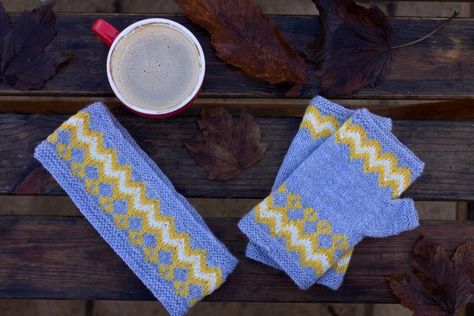 Annys fingerless mitts - Moochka