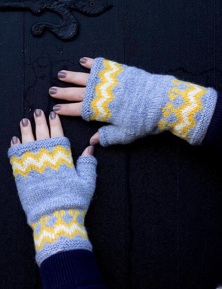 Annys fingerless mitts - Moochka