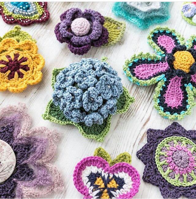 20 to Crochet: Crocheted Flowers to Wear - Moochka
