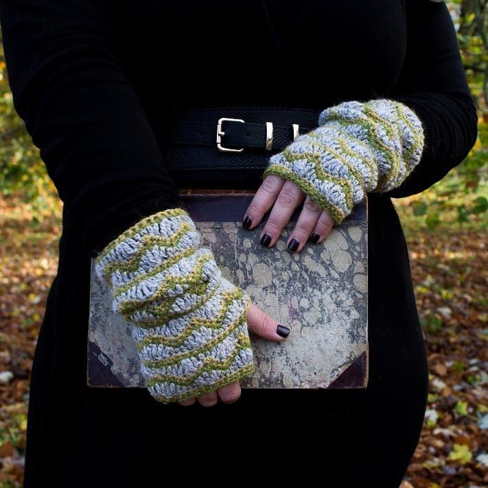 'Etty' fingerless gloves - Moochka